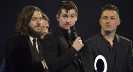 Кой триумфира на NME Awards ?