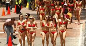 Китайки счупиха световния рекорд за най-масов парад по бански