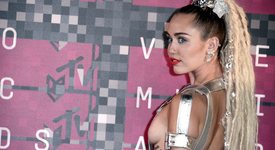 Защо Майли Сайръс предпочита да излиза с жени?