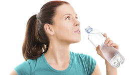 Няколко трика, които ще ти помогнат да пиеш повече вода