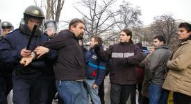 Видео клипове от протеста днес - бой и псувни 