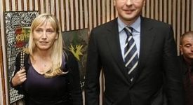 Елена Йончева проси! Униформени искат да я задържат