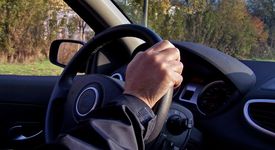 75% от хората говорят с... колите си 