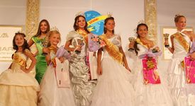 Две българки коронясани на “Little Miss World 2009” 