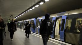 Двойка, правеща секс, озвучи лондонското метро