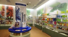 Почина Yves Rocher