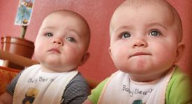 Близнаци се родиха в две различни десетилетия