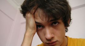 Късното лягане и недоспиването водят младежите до депресия и мисли за самоубийство 