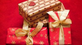 Японската мафия раздава подаръци 