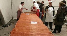 1019-метрова наденица влeзе в книгата с рекордите на Гинес 