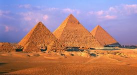 Пирамидите строени от професионалисти и свободни хора