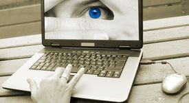Университет шпионира личния живот на студентите си 