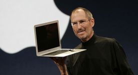 Днес е роден Стив Джобс - шефът Apple