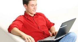 16-годишен съди майка си – влязла в профила му във Facebook