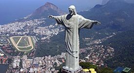 Вандали надраскаха статуята на Иисус Христос в Рио де Жанейро 