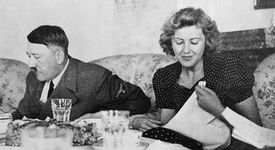 На 30 април 1945 година се самоубиват Ева Браун и Хитлер