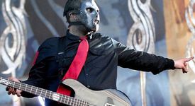 Почина басистът на Slipknot