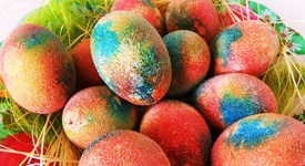 Няколко начина да украсите оригинално яйцата си за Великден