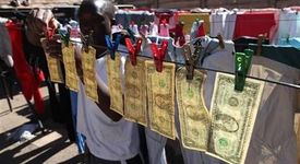 В Зимбабве предлагат изпиране на долари... със сапун 