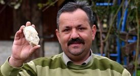 Извънземни обстрелват къщата на босненец с камъни 