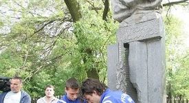 Откраднаха паметната плоча на Гунди от стадиона във Велико Търново