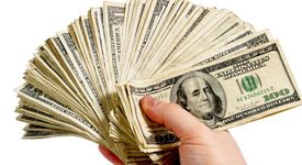 19 - годишен раздал 2.5 милиона долара на хора по улицата