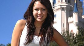 Майли Сайръс влиза в света на силикона