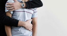 Унгарец изнасилен от брат си