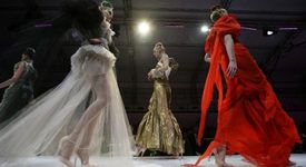 Френски дизайнер ще облича книги
