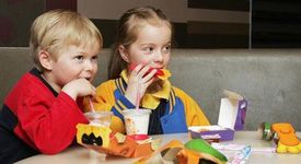 Забраниха играчките в Happy Meal със закон 