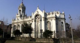 Желязната църква в Истанбул с позлатен купол