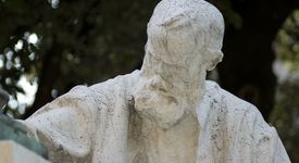 Николо Тарталия първи използва математически методи за изследване на балистични криви