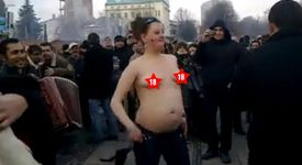 Срамота: млада жена се съблича насред центъра на Перник! (видео) /+18/ 