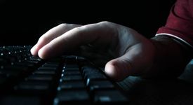 Хакерът виновен за снимките на Ванеса Хъджънс имал още мишени