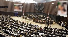 Депутат гледа порно по време на пленарно заседание в парламента 