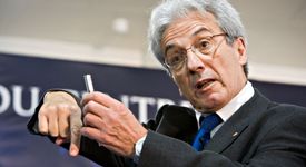 Алберт Фер открива гигантското магнитосъпротивление 