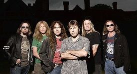 Lady GaGa слугува на метъл групата Iron Maiden