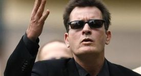 Чарли Шийн се завръща на малкия екран с роля в нов комедиен сериал 