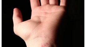 Деветокласничка опита да се самоубие в клас