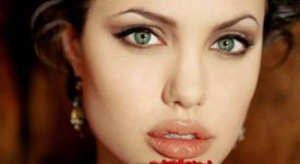 Анджелина Джоли се подмладява с кръв