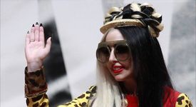 Лейди Гага обеща турне в Азия 