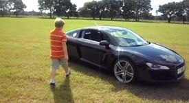 11-годишно хлапе успешно прави дрифтове с Audi R8