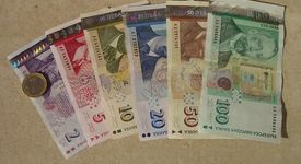 Заради нарастването на таксите за обучение в университетите, все повече студенти теглят кредити  