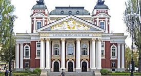 Стрелба пред Народния театър, 24-годишен младеж се бори за живота си