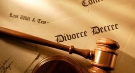 Ядосан съпруг накарал жена си да изяде молбата за развод