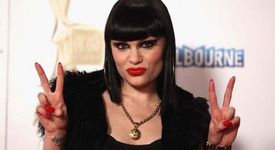 Джеси Джей ще обръсне главата си за благотворителна кауза 