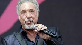 Том Джоунс, макар и на 71, взриви зала 'Арена Армеец София'