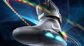 Новите маратонки на Nike светят и се завързват сами