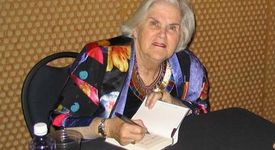 Ан Макафри почина на 85 години
