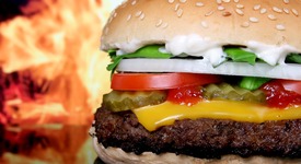 Защо бургерите изглеждат много по-апетитно в рекламите? (+видео)